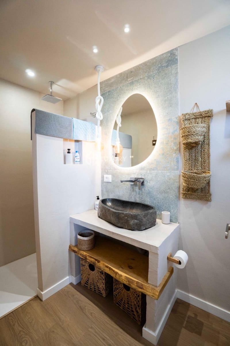 5 bedroom Villa for sale in Arona with garage - € 1,450,000 (Ref: 9676119)