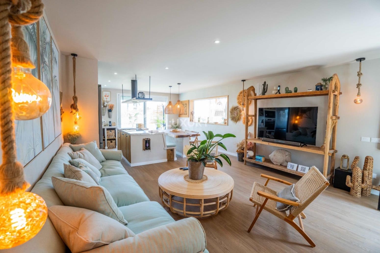 5 bedroom Villa for sale in Arona with garage - € 1,450,000 (Ref: 9676119)