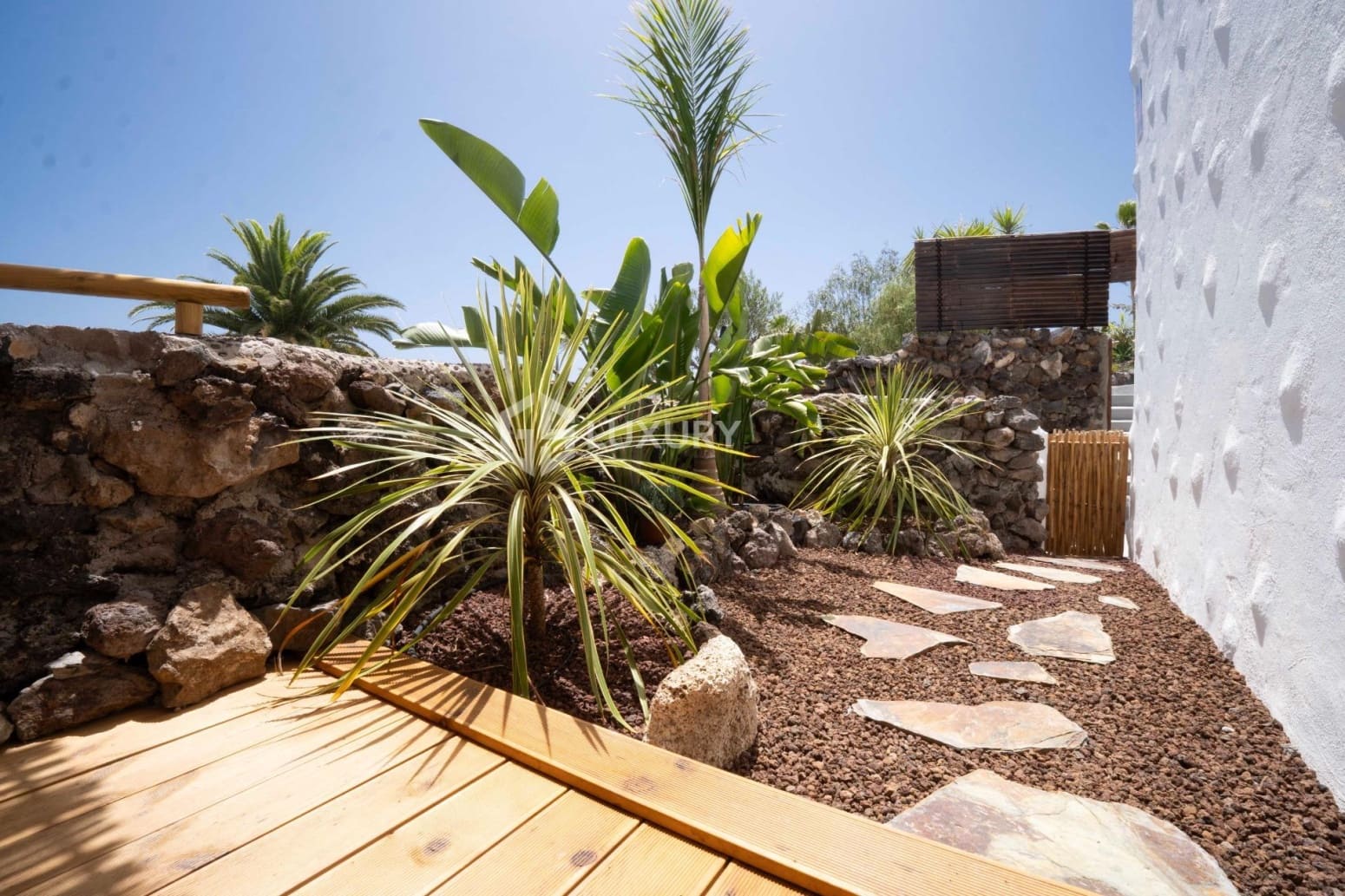 5 bedroom Villa for sale in Arona with garage - € 1,450,000 (Ref: 9676119)