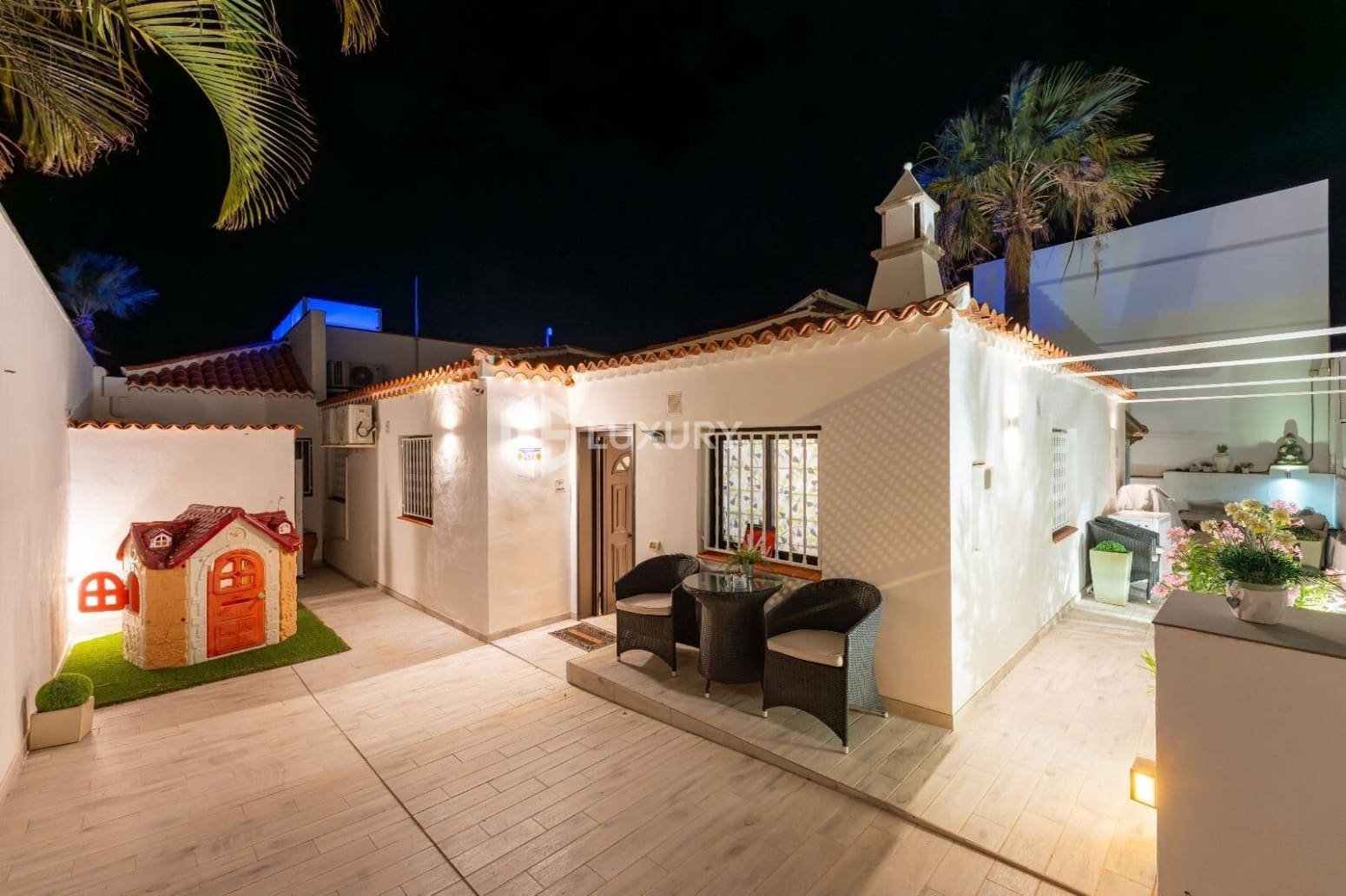 4 bedroom Villa for sale in San Miguel de Abona with garage - € 1,100,000 (Ref: 9676121)