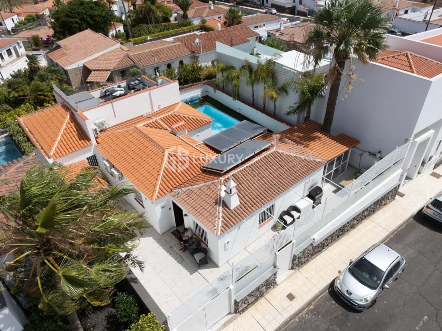 4 bedroom Villa for sale in San Miguel de Abona with garage - € 1,100,000 (Ref: 9676121)