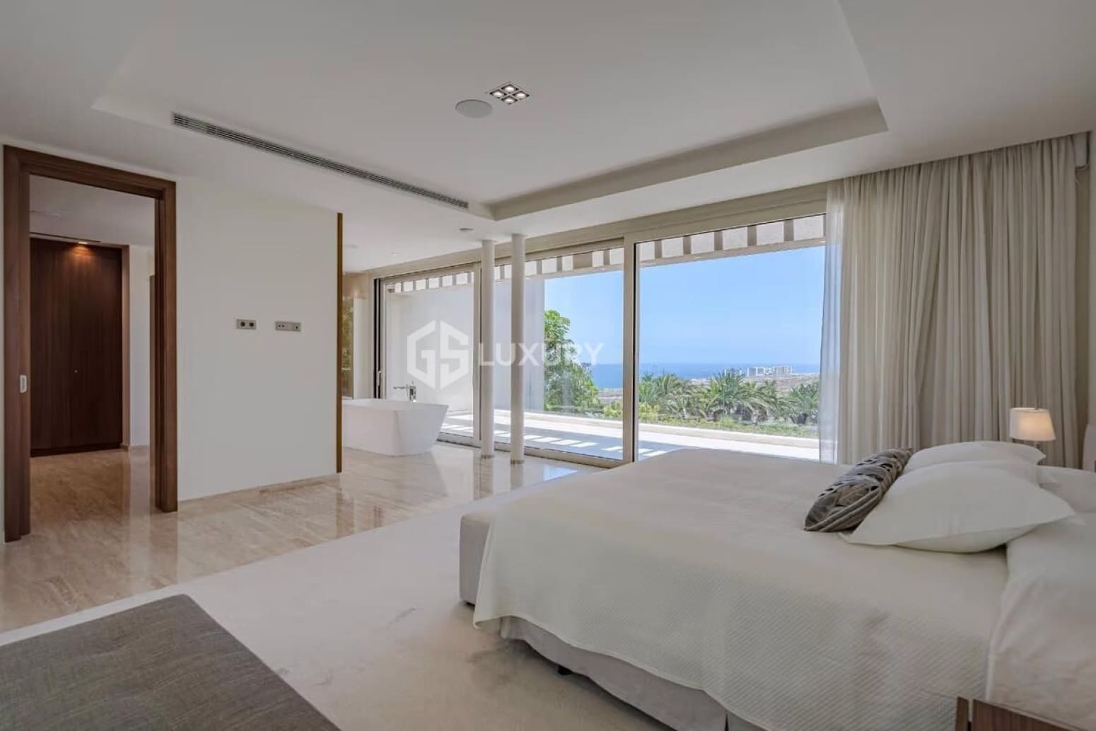 4 bedroom Villa for sale in Adeje with garage - € 3,700,000 (Ref: 9676122)