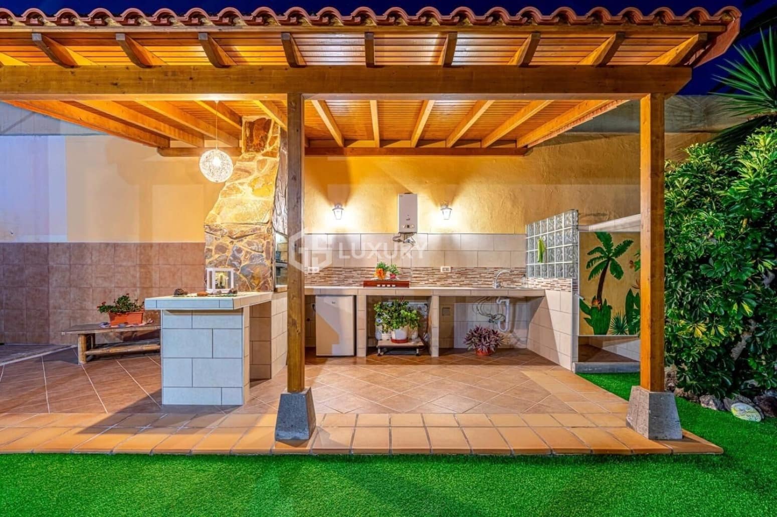 4 slaapkamer Villa te koop in Adeje met garage - € 1.250.000 (Ref: 9676126)