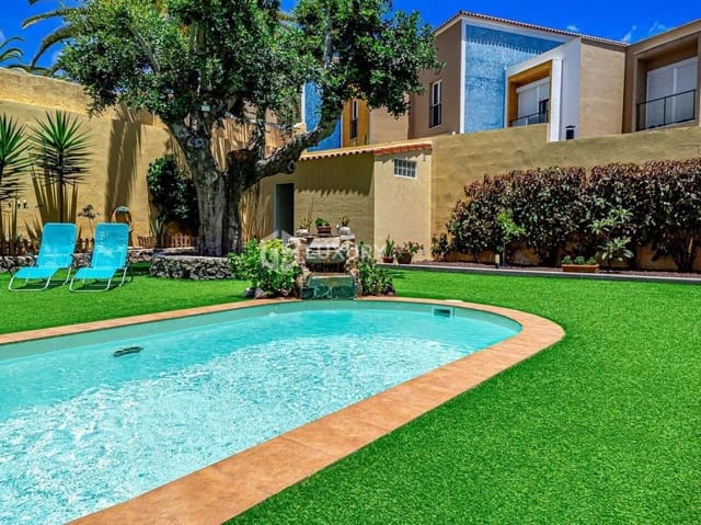 4 slaapkamer Villa te koop in Casco Urbano, Adeje met garage - € 1.250.000 (Ref: 9676126)