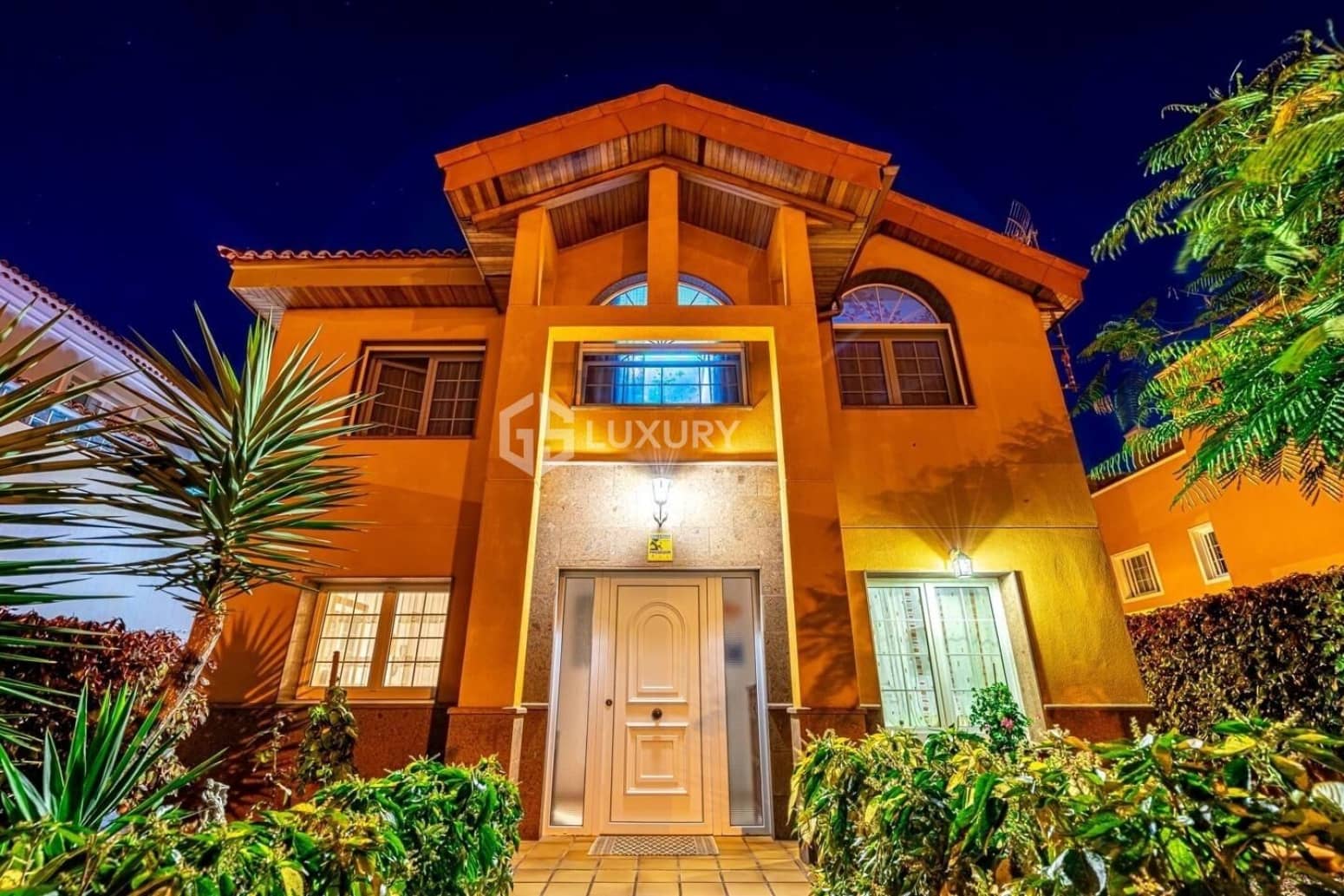 4 slaapkamer Villa te koop in Adeje met garage - € 1.250.000 (Ref: 9676126)