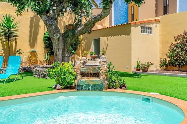 4 slaapkamer Villa te koop in Casco Urbano, Adeje met garage - € 1.250.000 (Ref: 9676126)