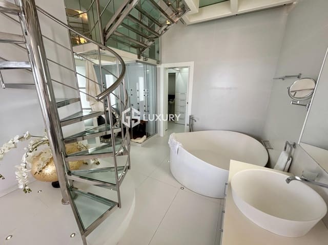 1 bedroom Flat for sale in San Eugenio Bajo, Adeje with garage - € 1,595,000 (Ref: 9676127)