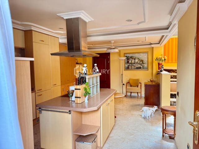 6 bedroom Villa for sale in Torviscas Centro y Alto, Adeje with garage - € 1,870,000 (Ref: 9676128)