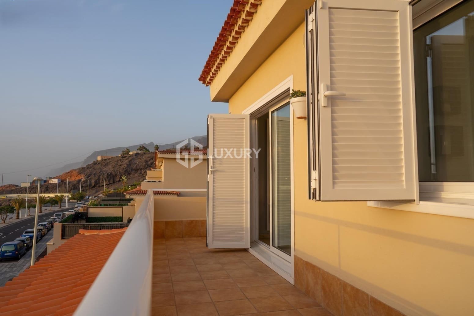 Chalet de 4 habitaciones en Santiago del Teide en venta con garaje - 995.000 € (Ref: 9676130)