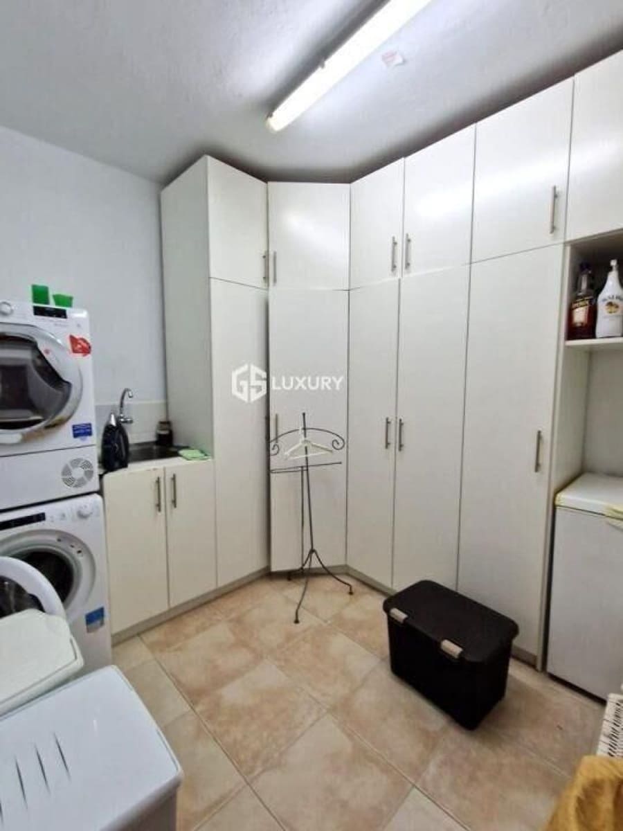 4 bedroom Villa for sale in Adeje with garage - € 1,499,000 (Ref: 9676132)