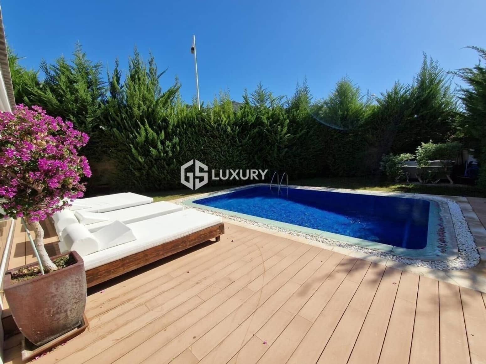 4 bedroom Villa for sale in Adeje with garage - € 1,499,000 (Ref: 9676132)