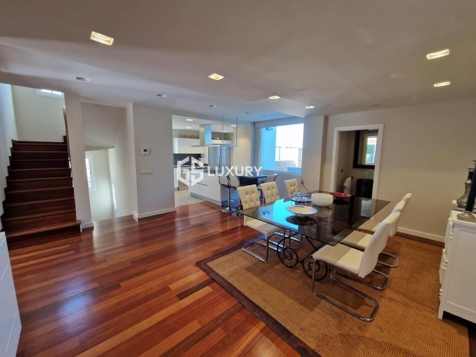 4 bedroom Villa for sale in Adeje with garage - € 1,499,000 (Ref: 9676132)