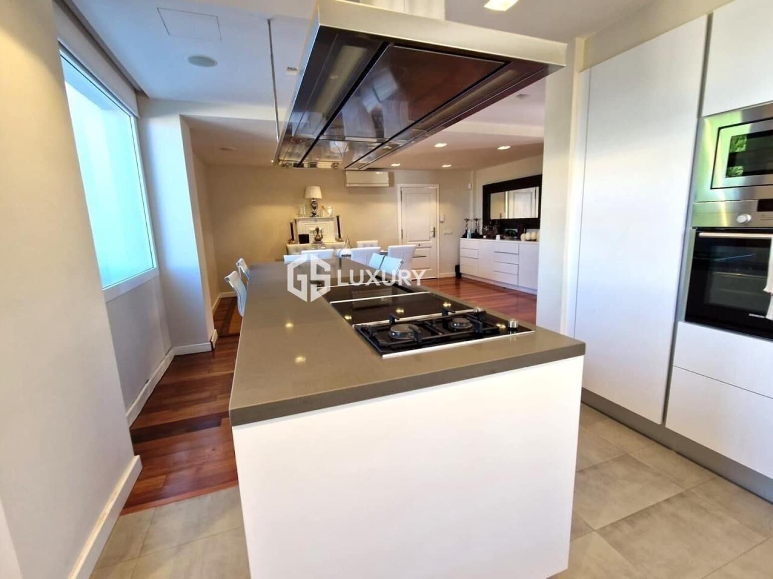 4 bedroom Villa for sale in Adeje with garage - € 1,499,000 (Ref: 9676132)