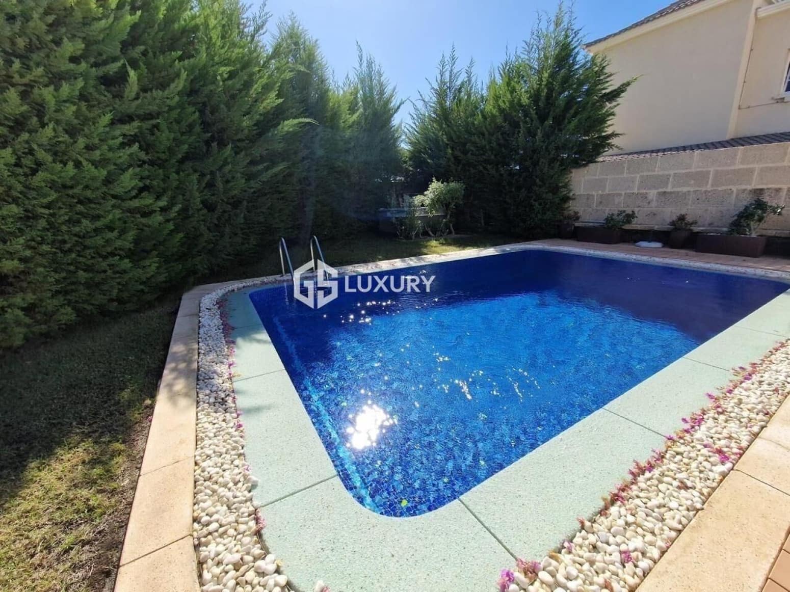 4 bedroom Villa for sale in Adeje with garage - € 1,499,000 (Ref: 9676132)