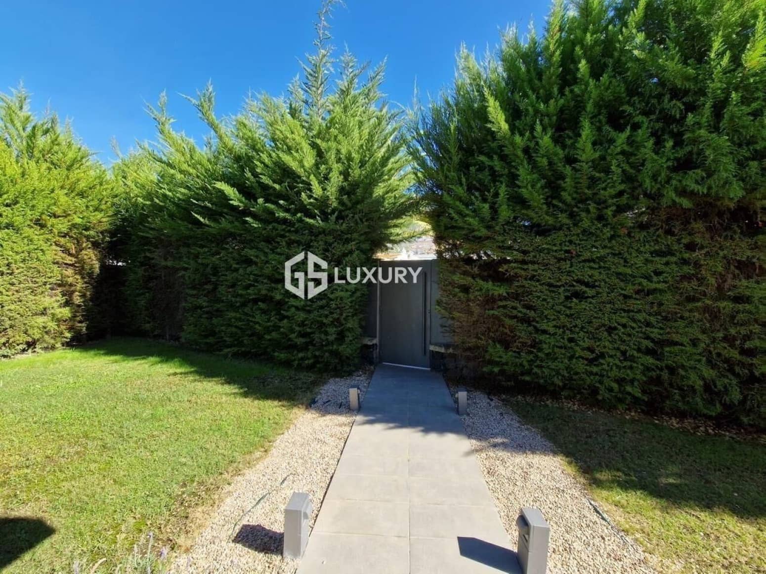 4 bedroom Villa for sale in Adeje with garage - € 1,499,000 (Ref: 9676132)