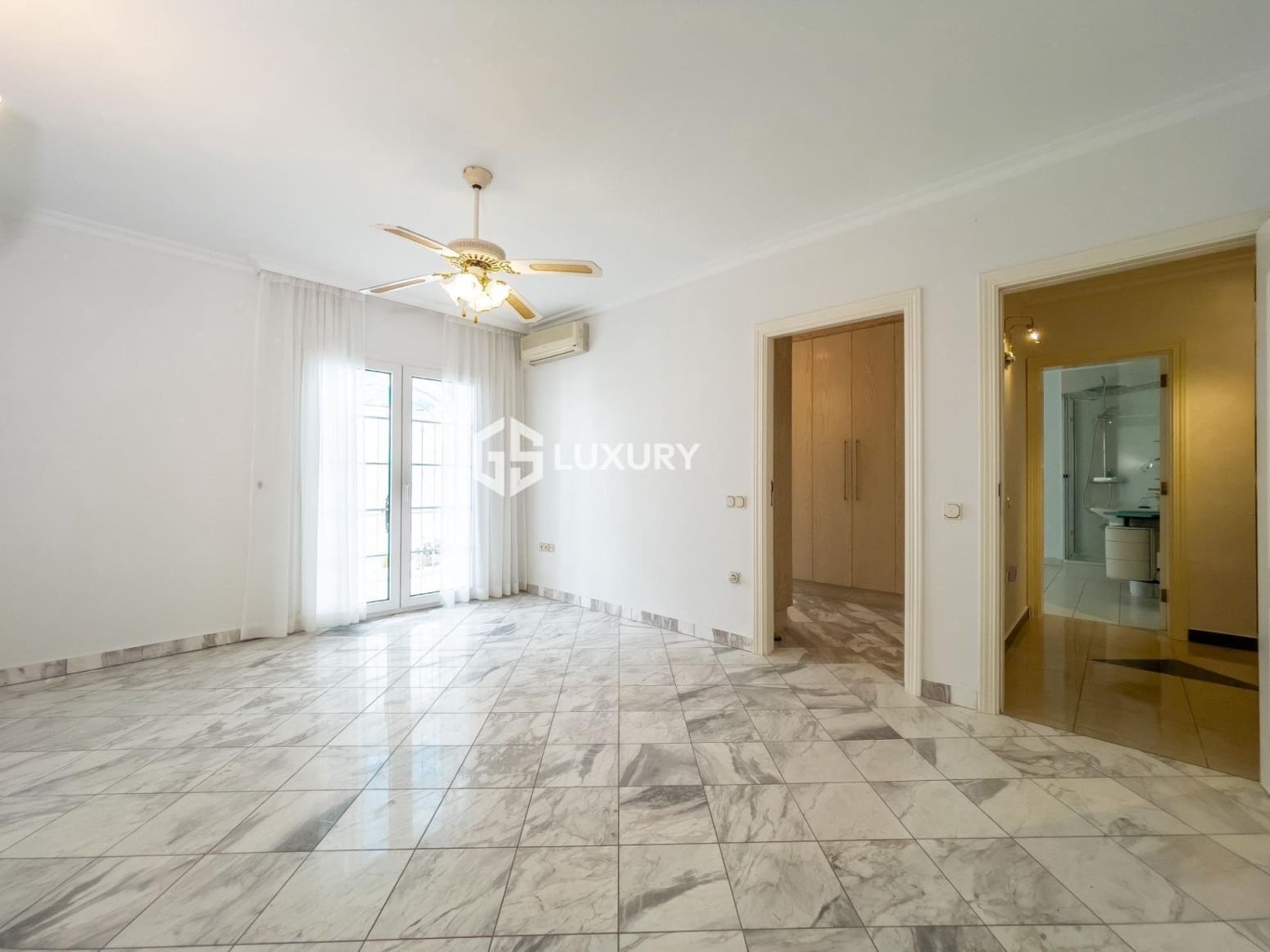 3 bedroom Villa for sale in Adeje with garage - € 2,950,000 (Ref: 9676134)