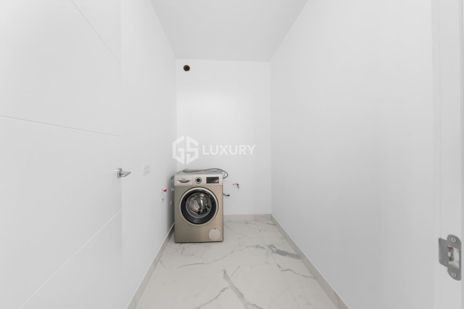 5 bedroom Villa for sale in San Miguel de Abona with garage - € 1,950,000 (Ref: 9676135)