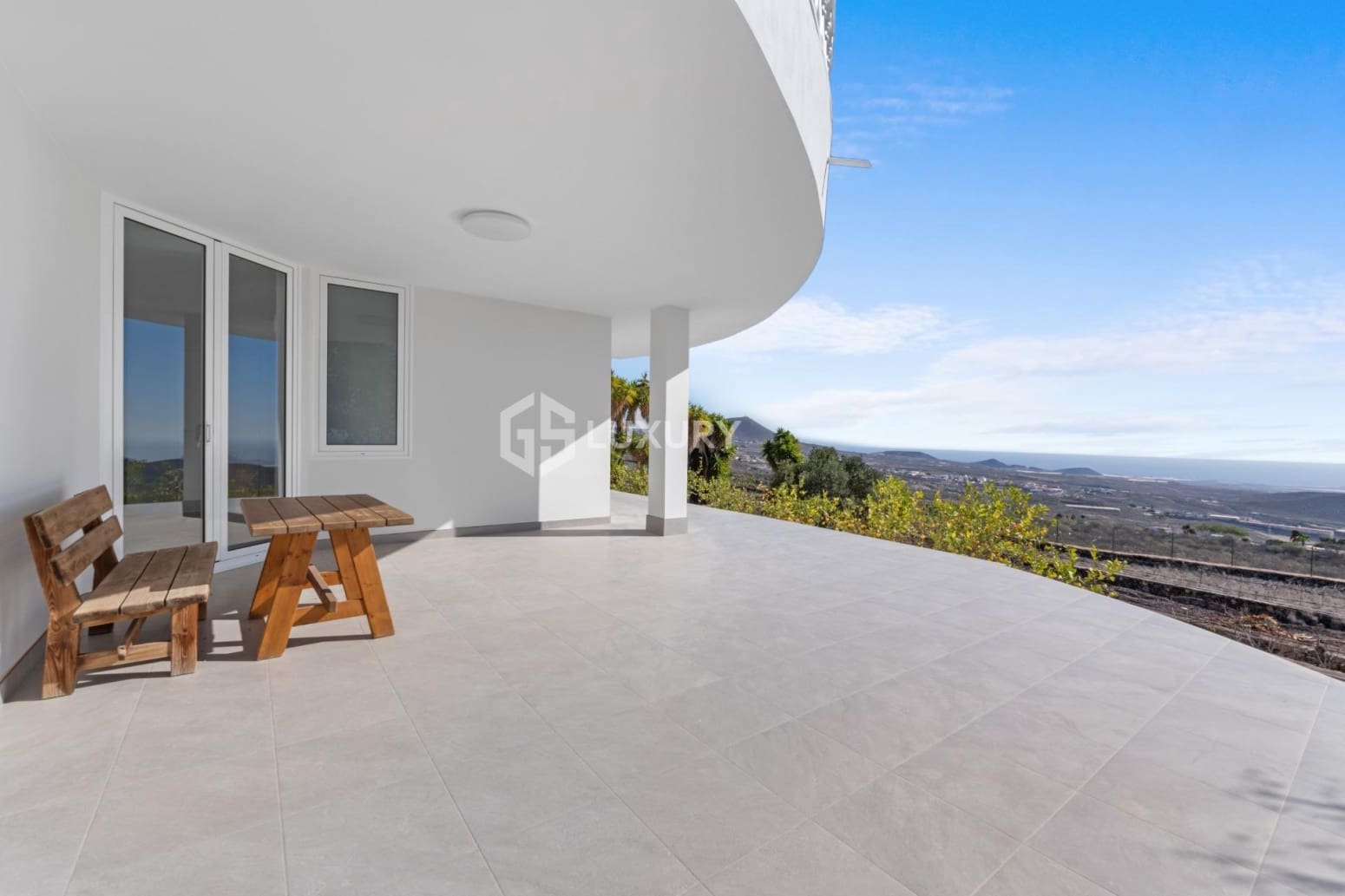 5 bedroom Villa for sale in San Miguel de Abona with garage - € 1,950,000 (Ref: 9676135)