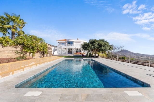 5 bedroom Villa for sale in El Roque, San Miguel de Abona with garage - € 1,950,000 (Ref: 9676135)