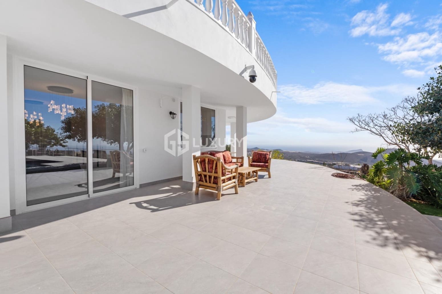 5 bedroom Villa for sale in San Miguel de Abona with garage - € 1,950,000 (Ref: 9676135)