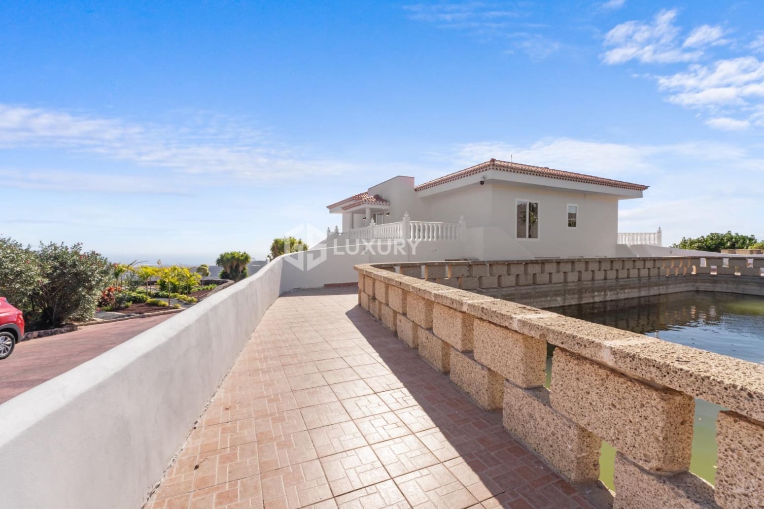 5 bedroom Villa for sale in San Miguel de Abona with garage - € 1,950,000 (Ref: 9676135)