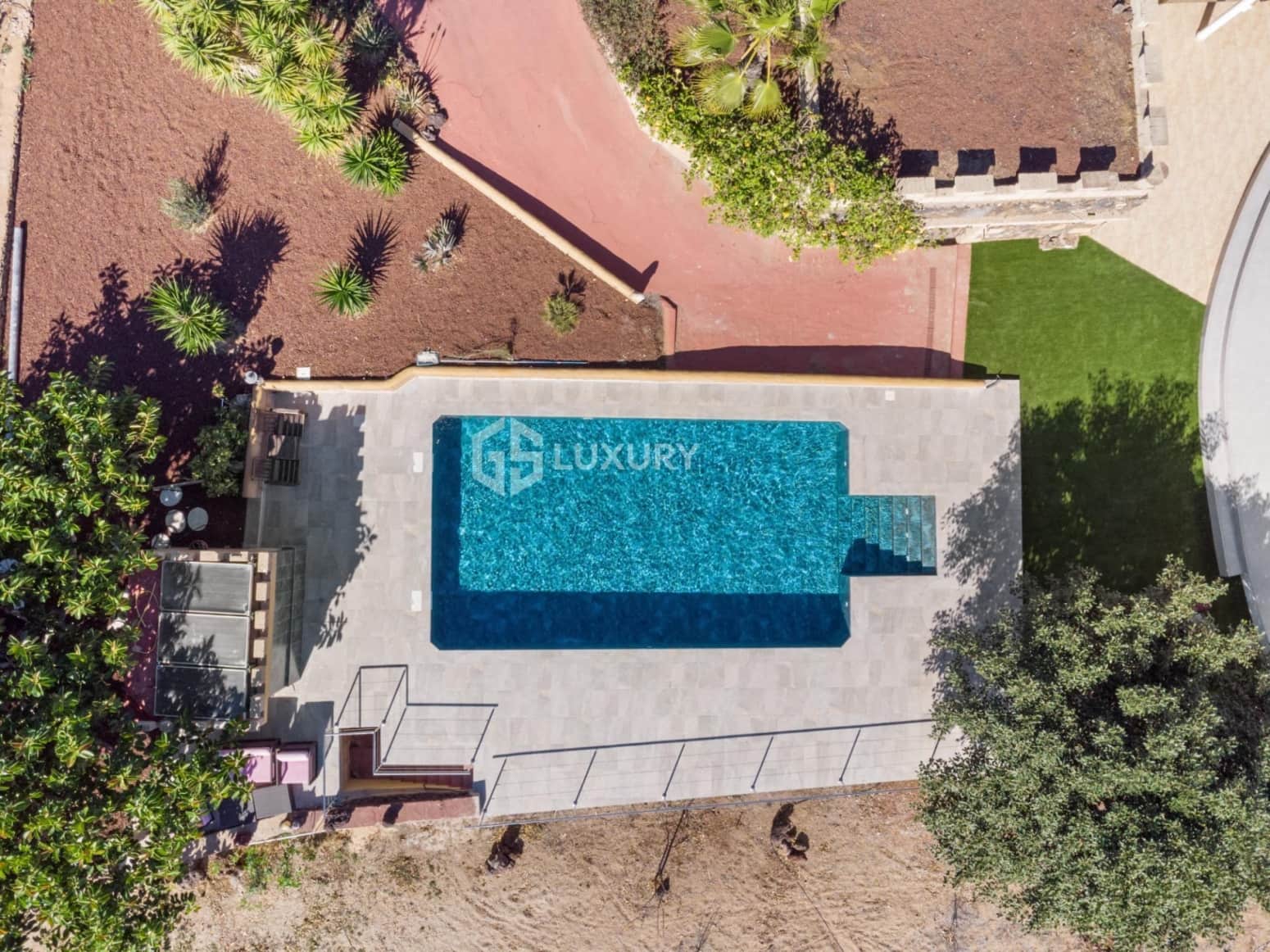 5 bedroom Villa for sale in San Miguel de Abona with garage - € 1,950,000 (Ref: 9676135)