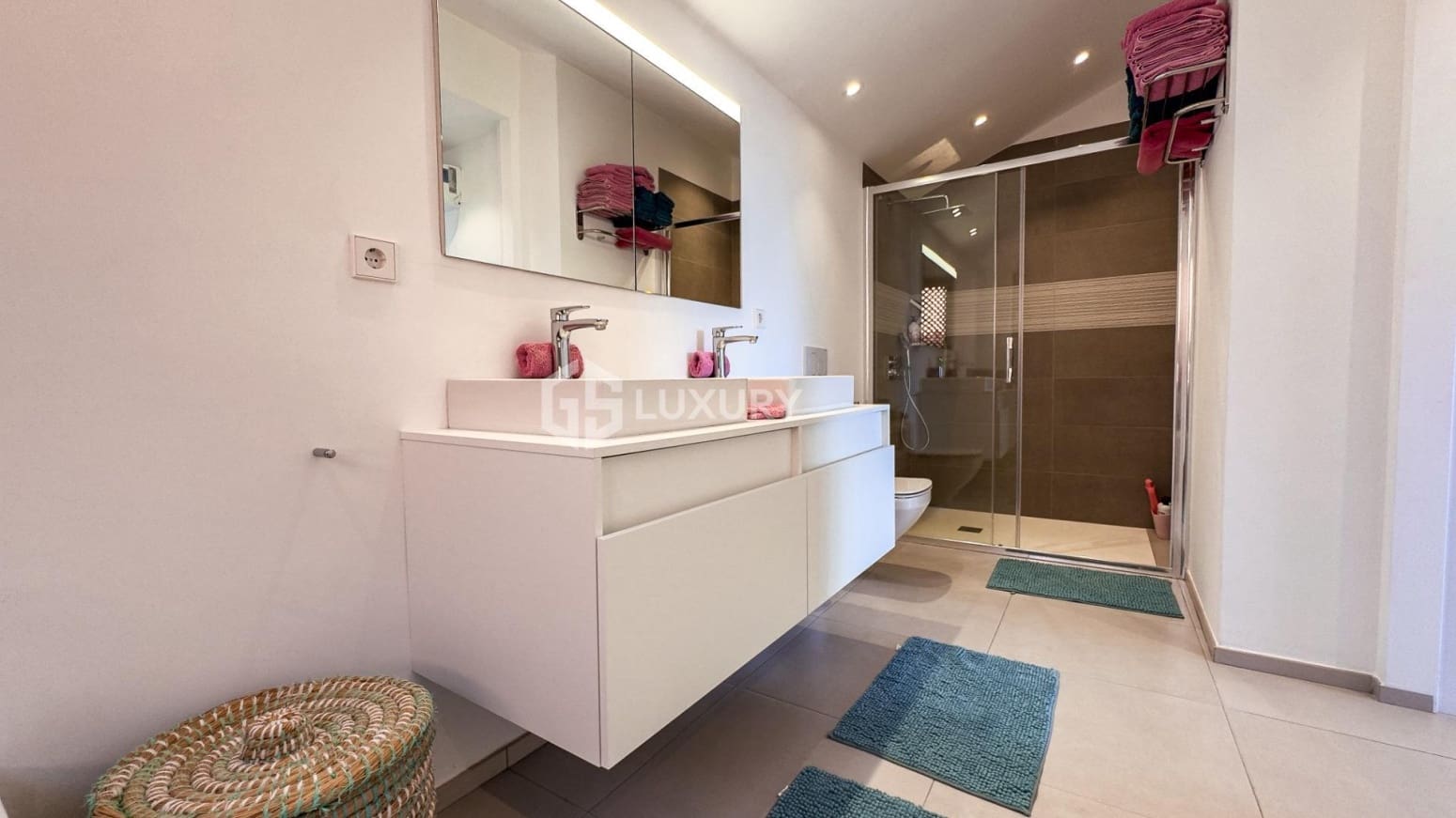 Piso de 2 habitaciones en Arona en venta con garaje - 945.000 € (Ref: 9676136)