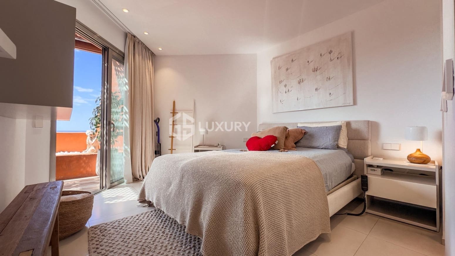 Piso de 2 habitaciones en Arona en venta con garaje - 945.000 € (Ref: 9676136)