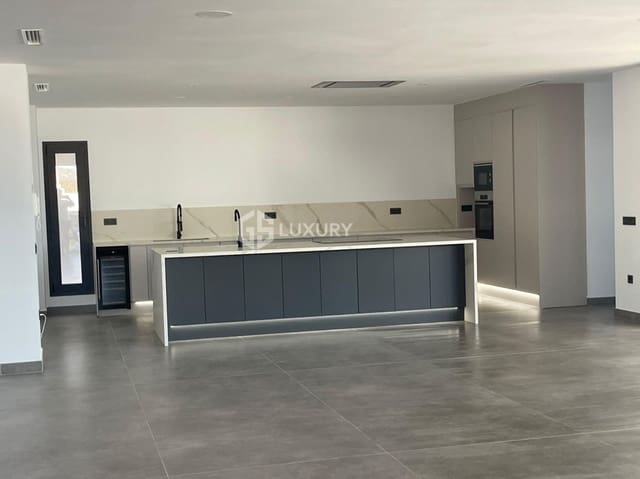 4 makuuhuone Huvila myytävänä paikassa Torviscas Centro y Alto, Adeje mukana 
autotalli - 1 900 000 € (Ref: 9676138)