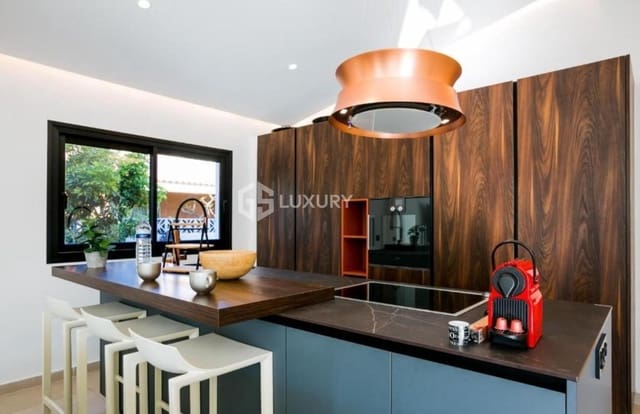 4 sovrum Villa att hyra i Arona med garage - 8 500 € (Ref: 9676139)