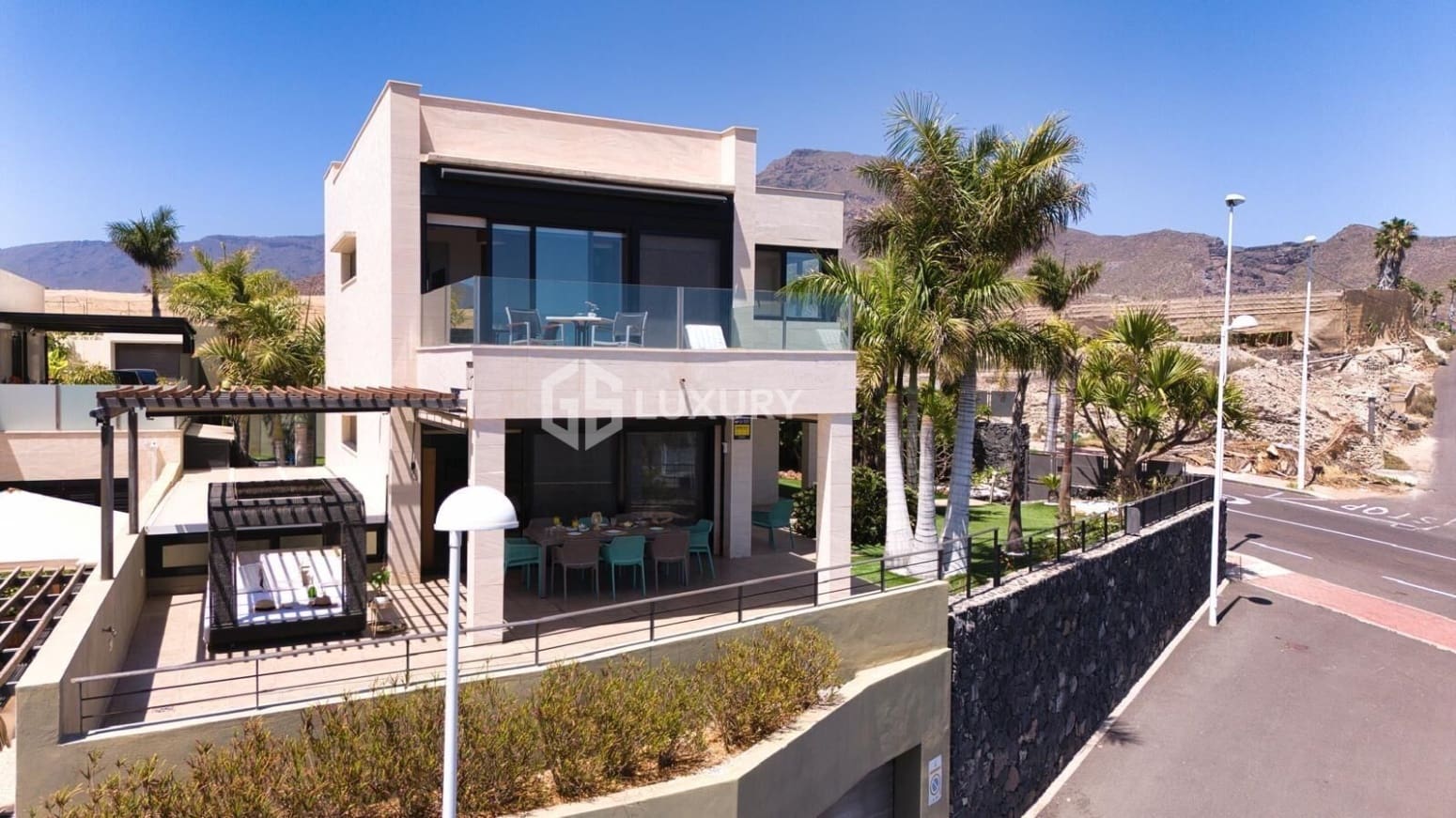 4 Zimmer Villa zu vermieten in Adeje mit Garage - 7.500 € (Ref: 9676140)