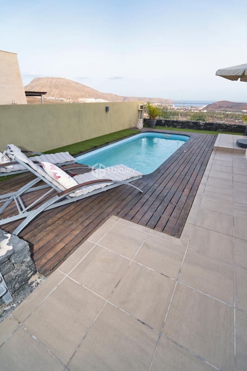 3 quarto Apartamento para arrendar em Adeje com garagem - 5 000 € (Ref: 9676142)