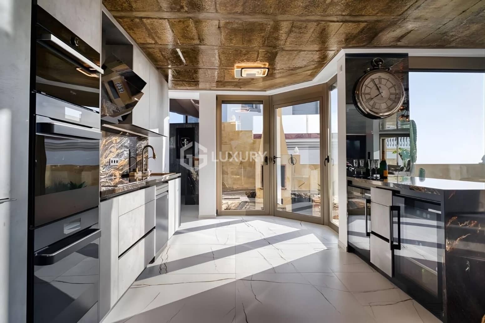 4 bedroom Villa for sale in Adeje with garage - € 5,500,000 (Ref: 9676143)