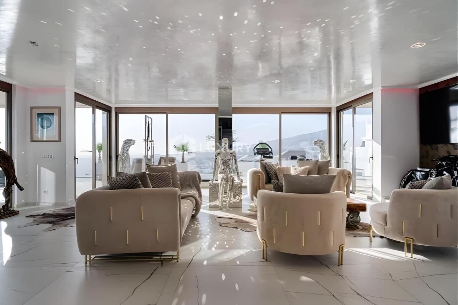 4 bedroom Villa for sale in Adeje with garage - € 5,500,000 (Ref: 9676143)