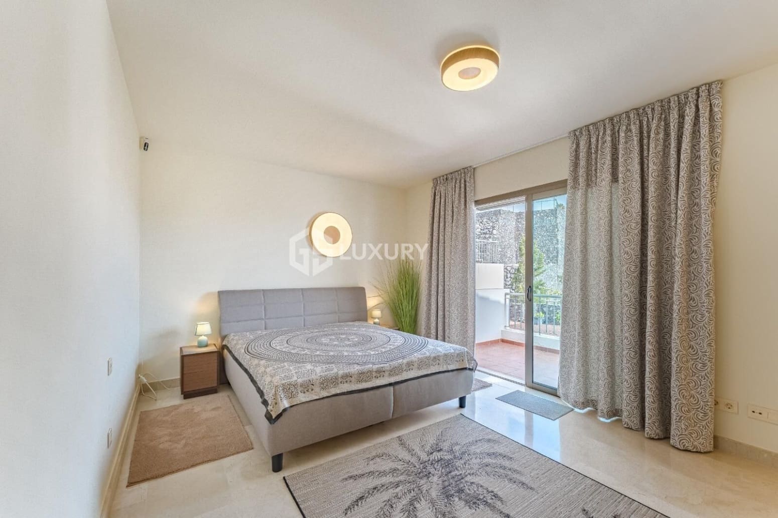 2 bedroom Flat for sale in Adeje with garage - € 715,000 (Ref: 9676145)