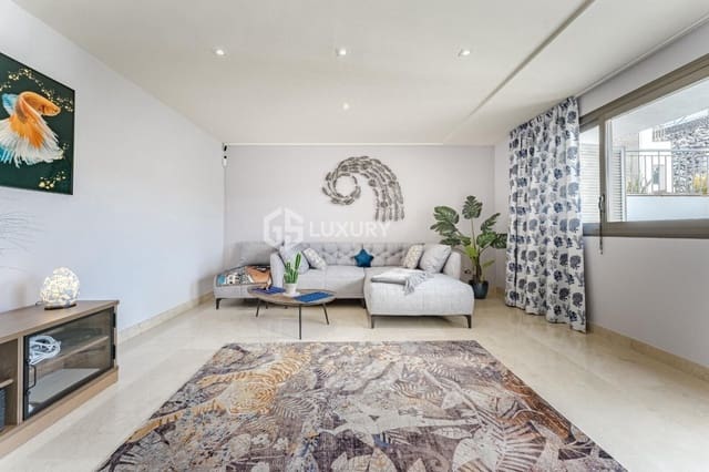 2 makuuhuone Asunto myytävänä paikassa La Caleta Adeje, Adeje mukana 
autotalli - 715 000 € (Ref: 9676145)