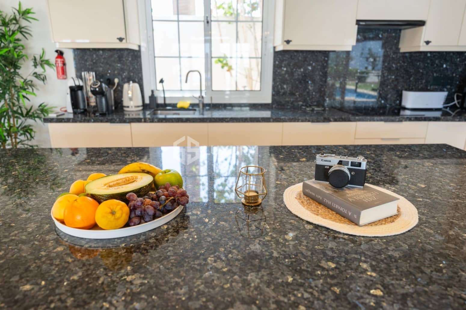 Chalet de 8 habitaciones en San Miguel de Abona en venta con garaje - 1.800.000 € (Ref: 9676146)