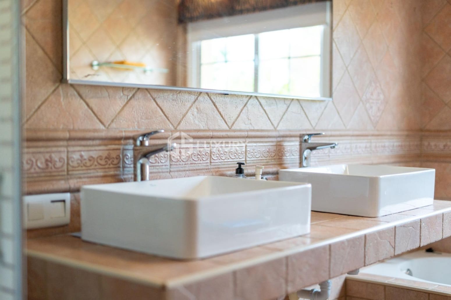 Chalet de 8 habitaciones en San Miguel de Abona en venta con garaje - 1.800.000 € (Ref: 9676146)