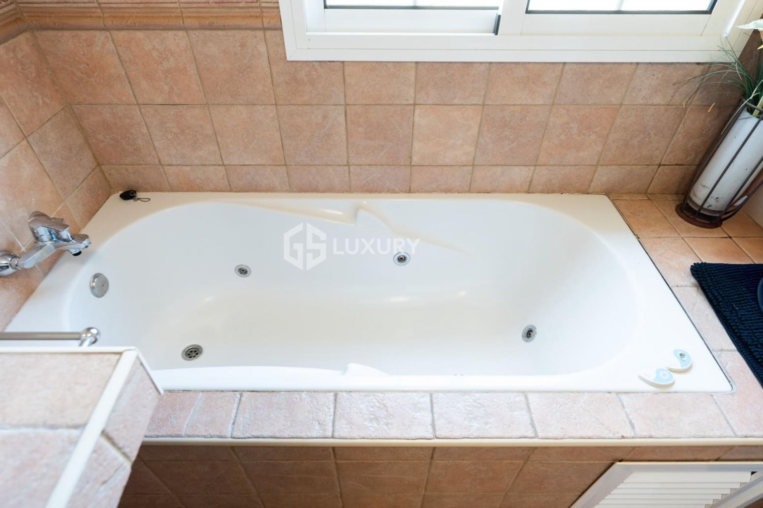 Chalet de 8 habitaciones en San Miguel de Abona en venta con garaje - 1.800.000 € (Ref: 9676146)