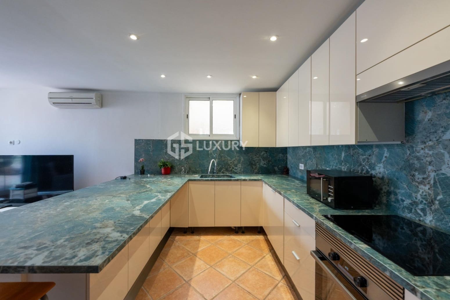 Chalet de 8 habitaciones en San Miguel de Abona en venta con garaje - 1.800.000 € (Ref: 9676146)