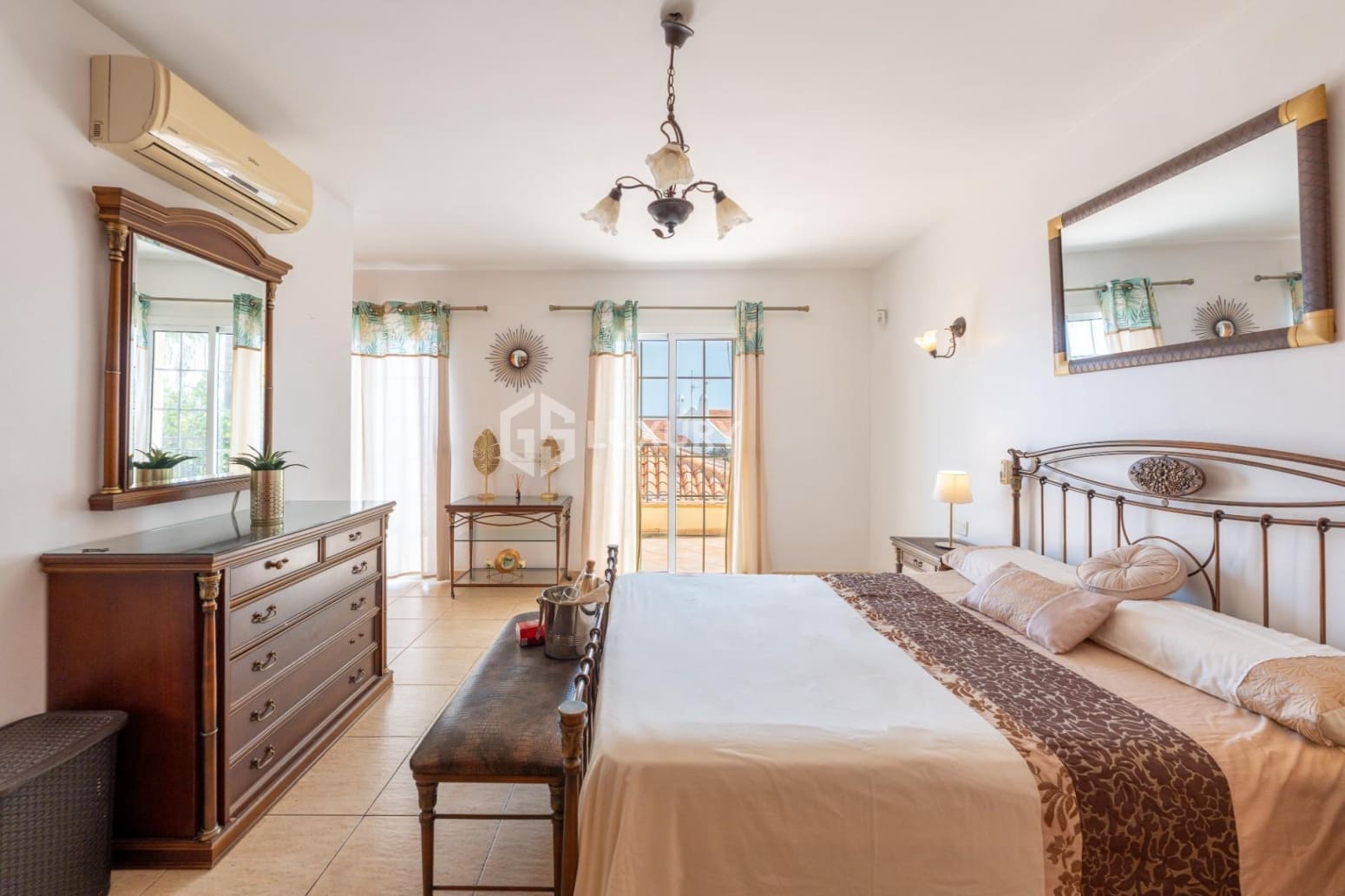 Chalet de 8 habitaciones en San Miguel de Abona en venta con garaje - 1.800.000 € (Ref: 9676146)