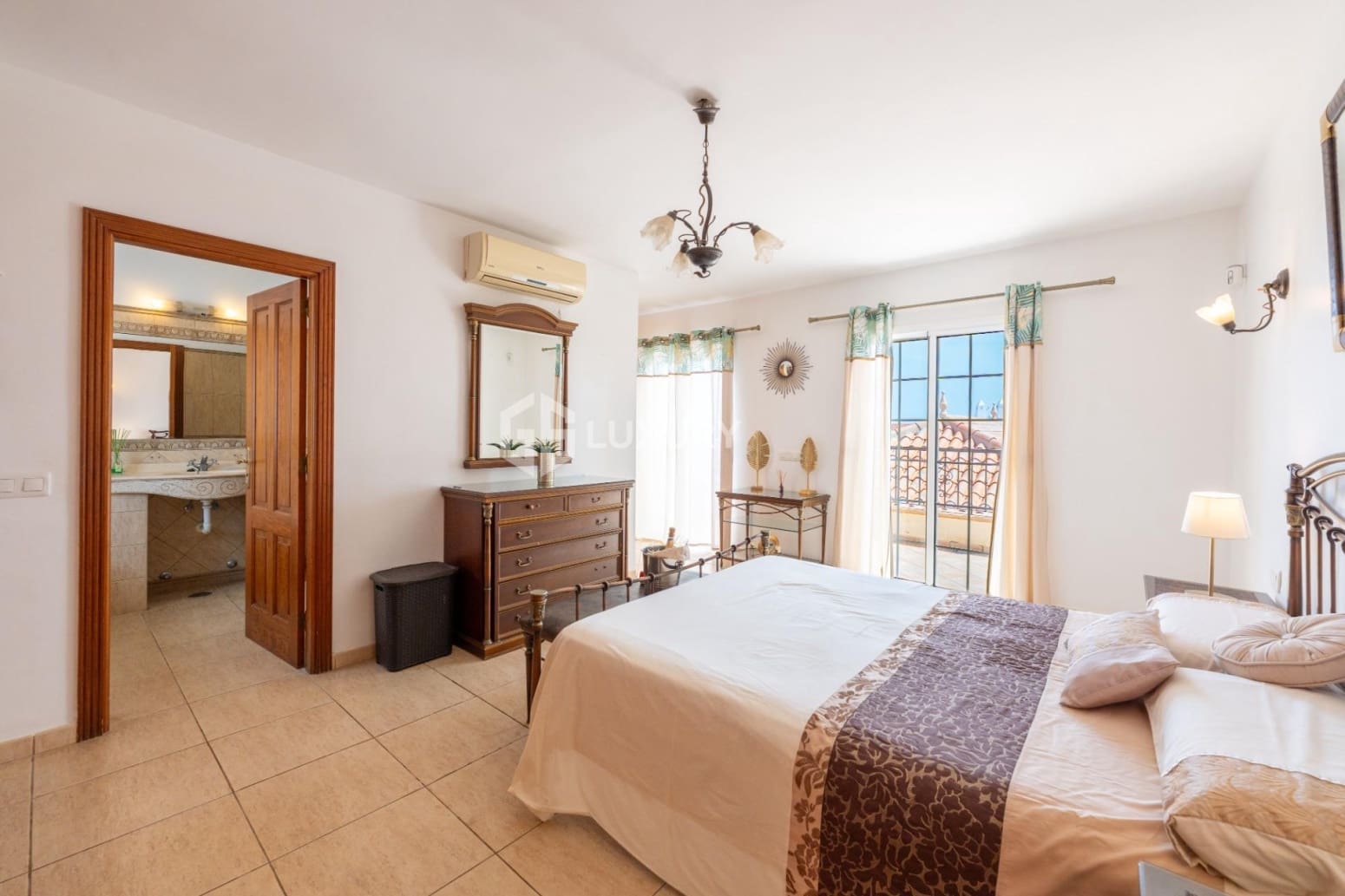 Chalet de 8 habitaciones en San Miguel de Abona en venta con garaje - 1.800.000 € (Ref: 9676146)