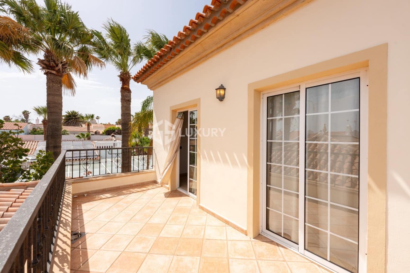 Chalet de 8 habitaciones en San Miguel de Abona en venta con garaje - 1.800.000 € (Ref: 9676146)