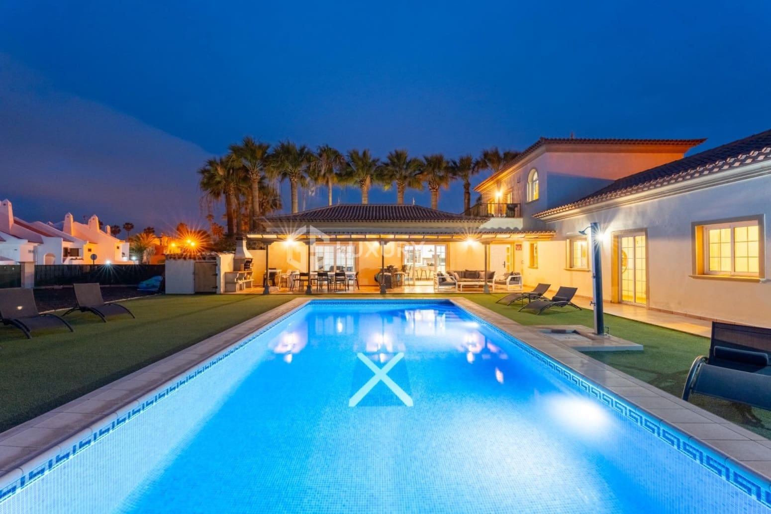 Chalet de 8 habitaciones en San Miguel de Abona en venta con garaje - 1.800.000 € (Ref: 9676146)