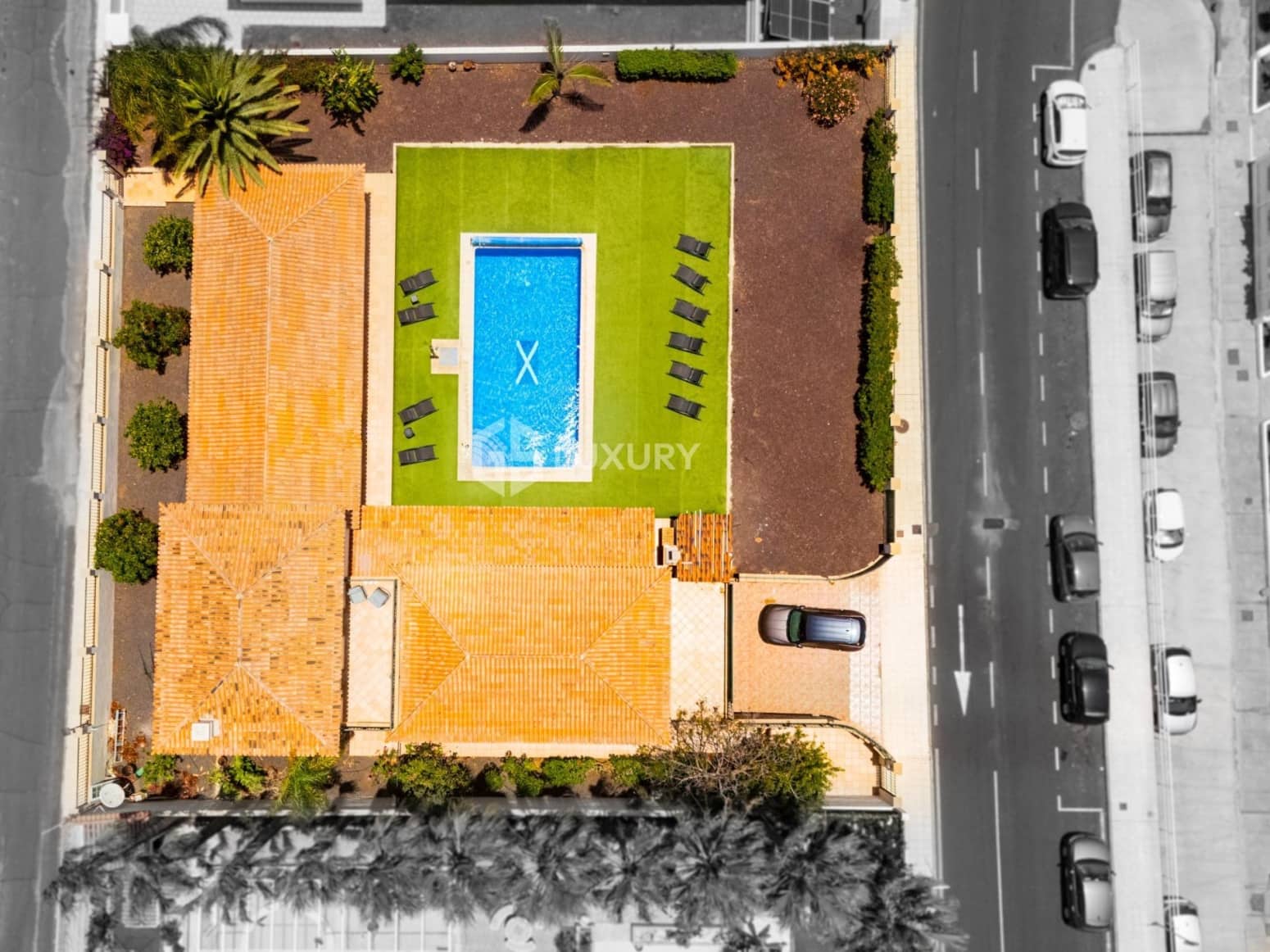 Chalet de 8 habitaciones en San Miguel de Abona en venta con garaje - 1.800.000 € (Ref: 9676146)