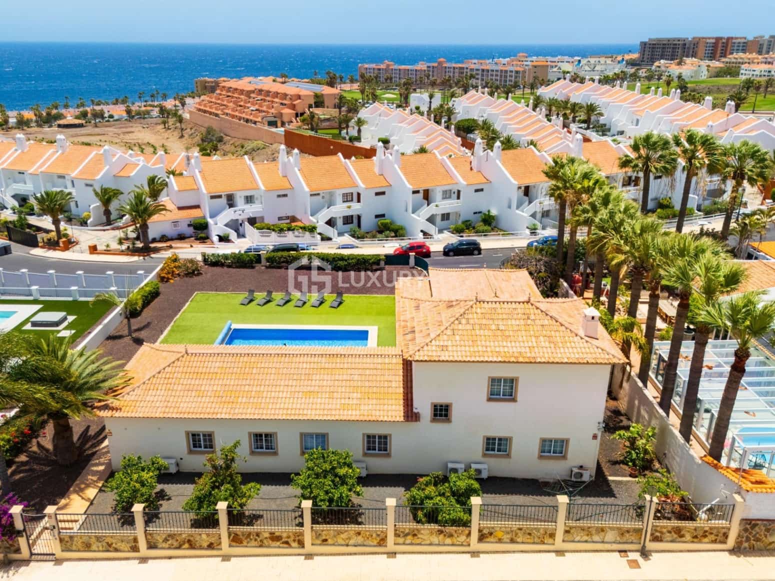 Chalet de 8 habitaciones en San Miguel de Abona en venta con garaje - 1.800.000 € (Ref: 9676146)