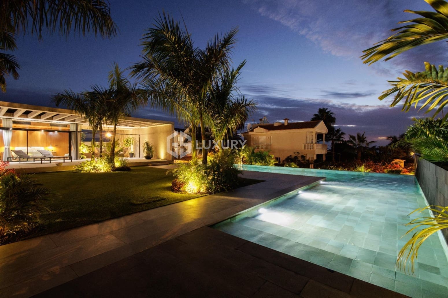 4 Zimmer Villa zu verkaufen in Adeje mit Garage - 5.500.000 € (Ref: 9676149)