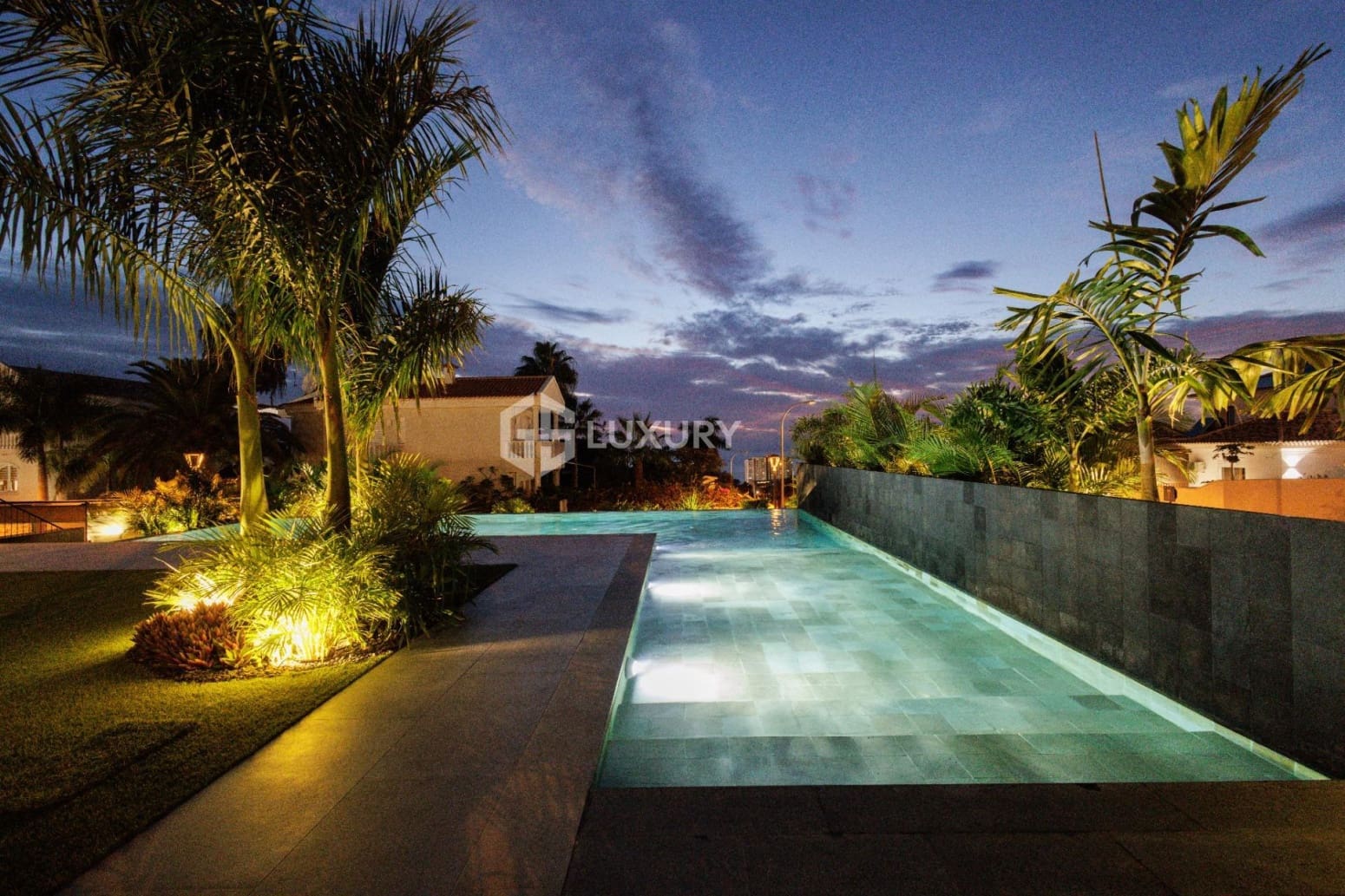 4 Zimmer Villa zu verkaufen in Adeje mit Garage - 5.500.000 € (Ref: 9676149)