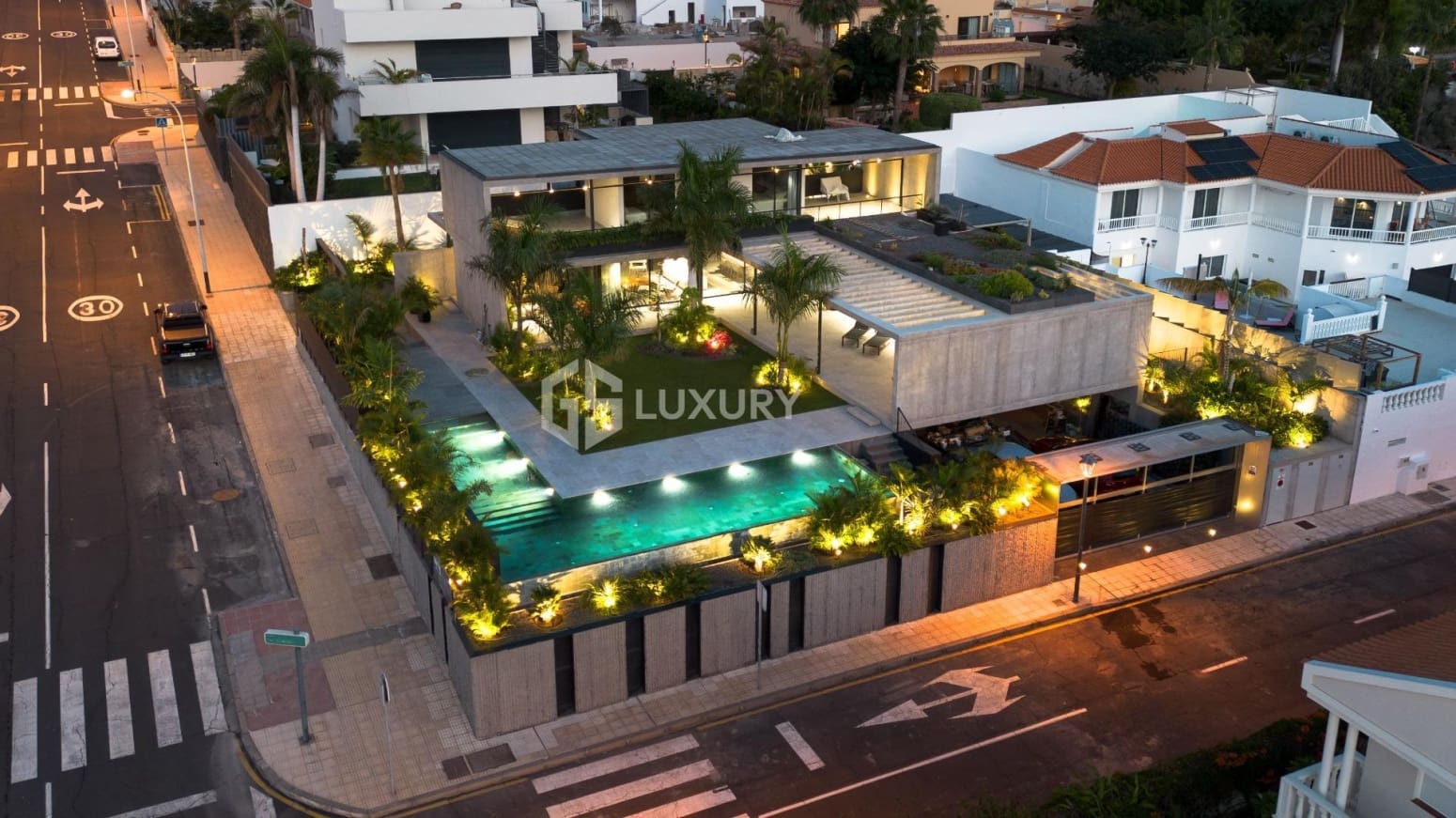 4 Zimmer Villa zu verkaufen in Adeje mit Garage - 5.500.000 € (Ref: 9676149)