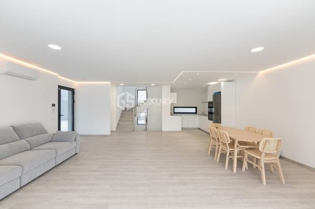 4 makuuhuone Huvila myytävänä paikassa Playa de Fañabé Alto, Adeje mukana 
autotalli - 1 800 000 € (Ref: 9676152)